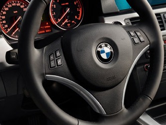 BMW 3 серия универсал. Спортивный кожаный руль с лепестками переключения передач BMW 3 серия универсал. Спортивный кожаный руль с лепестками переключения передач