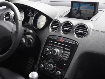 Peugeot 308 хэтчбек. Двухзонный климат-
контроль Peugeot 308 хэтчбек. Двухзонный климат-
контроль