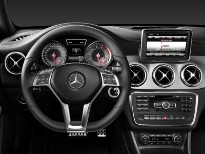 Mercedes-Benz CLA-Класс. Многофункциональное трёхспицевое рулевое колесо с 12 функциональными клавишами Mercedes-Benz CLA-Класс. Многофункциональное трёхспицевое рулевое колесо с 12 функциональными клавишами