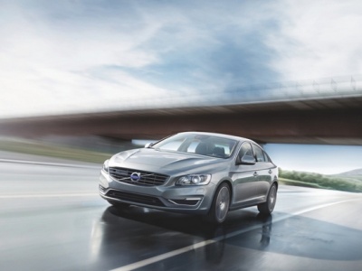 Volvo S60. Адаптивный круиз-контроль (ACC) с функцией Queue Assist Volvo S60. Адаптивный круиз-контроль (ACC) с функцией Queue Assist