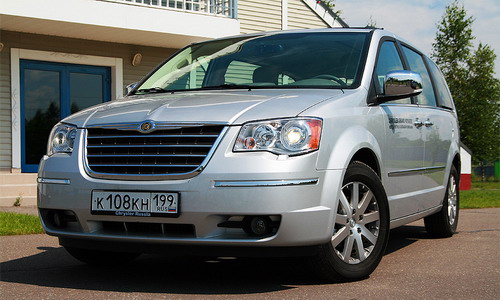 Chrysler Grand Voyager. Фото Екатерины Шадиевой с сайта autonews.ru. Chrysler Grand Voyager. Фото Екатерины Шадиевой с сайта autonews.ru.