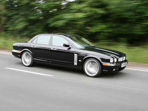 Jaguar XJR. Фото Jaguar.