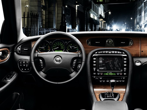 Jaguar XJR. Фото Jaguar.