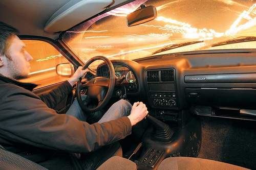 Характерная посадка, архаичные &laquo;дворники&raquo; с небольшим сектором очистки&hellip; Это Волга. Фото Степана Шумахера с сайта autoreview.ru.