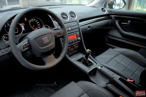 Передняя панель — от кабриолета Audi A4 предыдущего поколения, производство которого еще не прекращено. Фото Влада Клепача и SEAT с сайта autoreview.ru. Передняя панель — от кабриолета Audi A4 предыдущего поколения, производство которого еще не прекращено. Фото Влада Клепача и SEAT с сайта autoreview.ru.