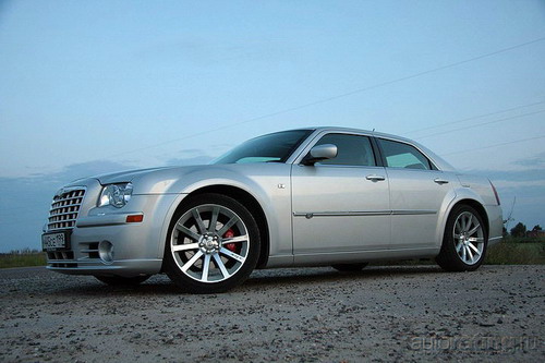 Chrysler 300C SRT8. Фото с сайта autorating.ru Chrysler 300C SRT8. Фото с сайта autorating.ru