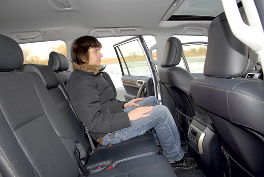 Выбор меж Land Rover Discovery IV и Lexus GX460