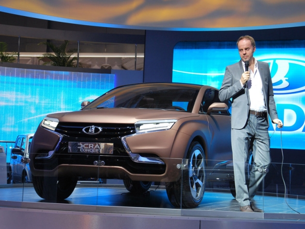 Стив Маттин был приглашен работать главным дизайнером «АвтоВАЗа» в августе 2011 года. Сейчас Стив живет на два города — то в Москве, то в Тольятти. В столице «АвтоВАЗ» снимает дизайнеру квартиру, а в Тольятти — целый дом. Стив Маттин был приглашен работать главным дизайнером «АвтоВАЗа» в августе 2011 года. Сейчас Стив живет на два города — то в Москве, то в Тольятти. В столице «АвтоВАЗ» снимает дизайнеру квартиру, а в Тольятти — целый дом.