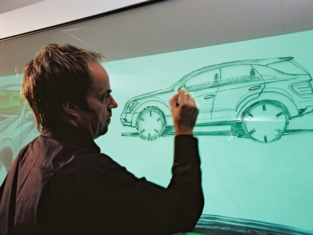 Стив 17 лет проработал на Mercedes-Benz. Первым его творением в тогда еще DaimlerChrysler стал компактный Mercedes A-класса, экстерьер которого Стив создал в конце восьмидесятых. За эту работу молодой специалист получил звание «Дизайнер года». Стив 17 лет проработал на Mercedes-Benz. Первым его творением в тогда еще DaimlerChrysler стал компактный Mercedes A-класса, экстерьер которого Стив создал в конце восьмидесятых. За эту работу молодой специалист получил звание «Дизайнер года».