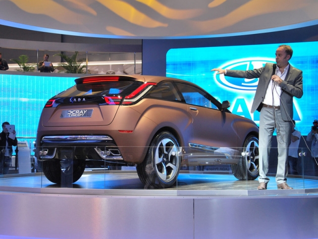 После работы в немецком концерне Стив как главный дизайнер Volvo воплощал в автомобилях «истинно шведский дизайн». Последним его творением в шведской компании стал Volvo S60. После работы в немецком концерне Стив как главный дизайнер Volvo воплощал в автомобилях «истинно шведский дизайн». Последним его творением в шведской компании стал Volvo S60.